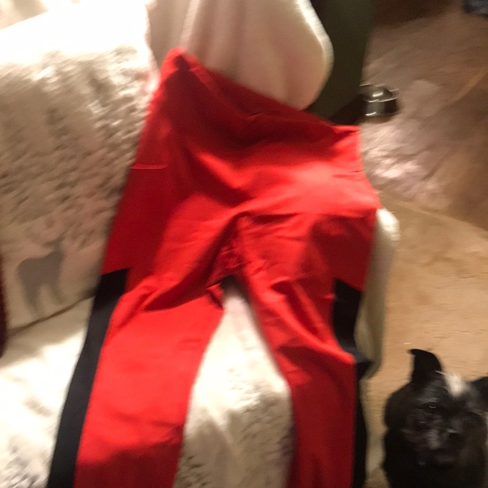 These fabulous beans new leggings have never been worn. Perfect for exercise